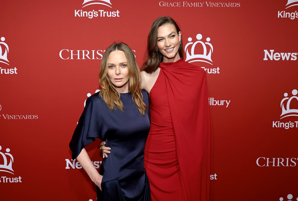 Fashion designer Stella McCartney with supermodel Karlie Kloss (Getty)