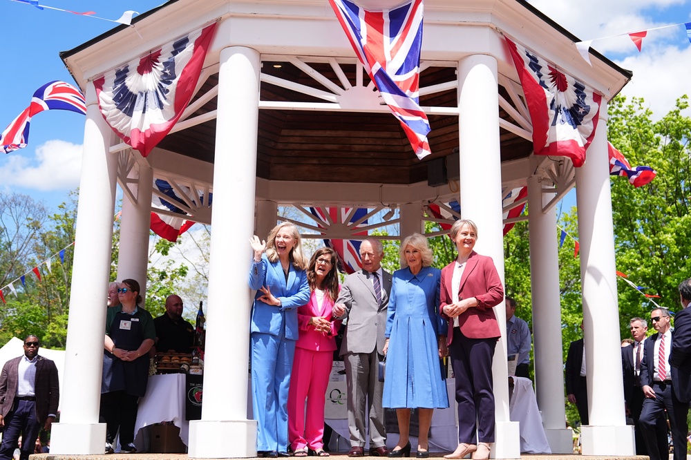 The King and Queen with Governor of Virginia, Abigail Spanberger (left), Mayor of Front Royal, Lori Athey Cockrell (2nd left) and Foreign Secretary Yvette Cooper (right) (Aaron Chown/PA) (PA Wire)