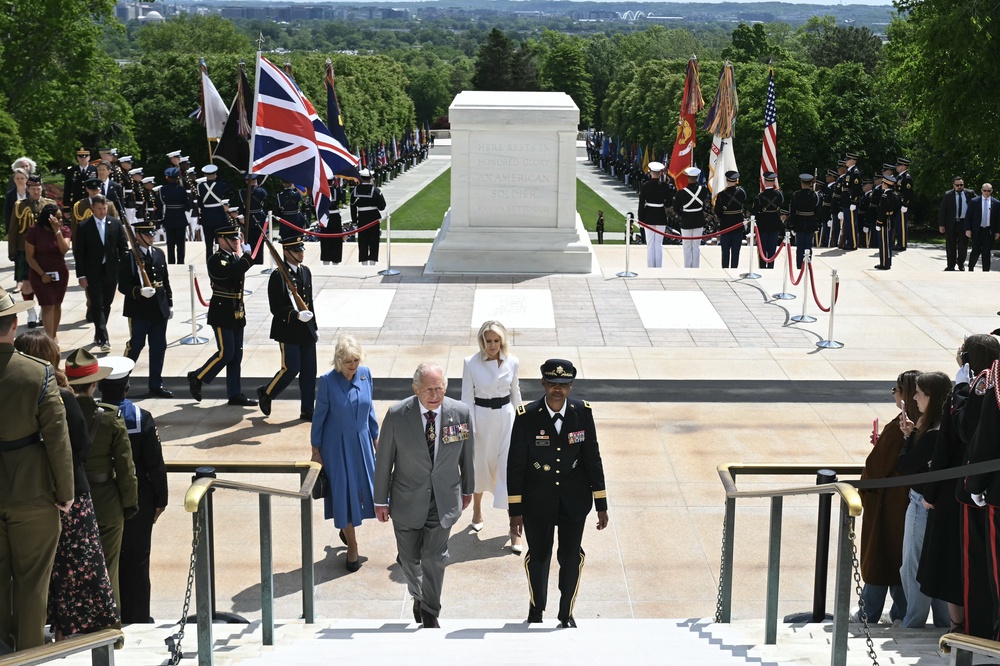 The King and Queen arrive to lay a wreath and posy (Saul Loeb/PA) (PA Wire)