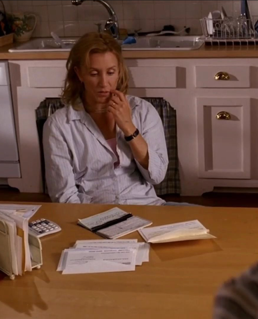 Lynette Scavo in despair over her bills in 'Desperate Housewives' (ABC)