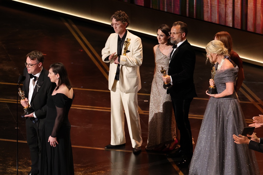 Pavel Talankin and Robin Hessman accepting the award at the Dolby Theatre (Getty)