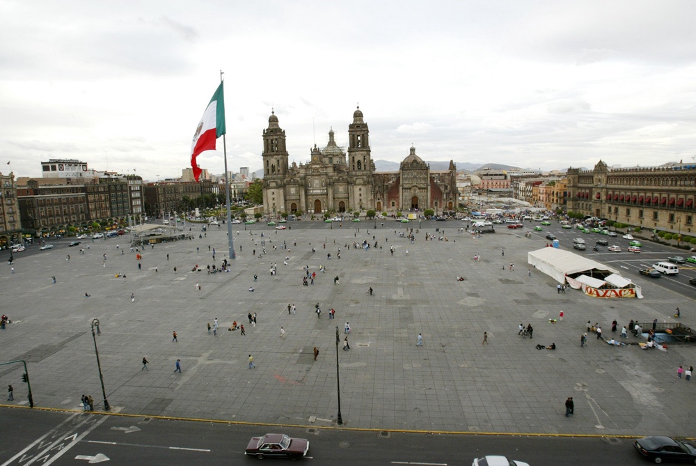 A bird's eye view of the Zocalo and a sinking Metropolitan Cathedral in Mexico City, June 21, 2005. (AP Photo/Marco Ugarte, File) (AP2005)