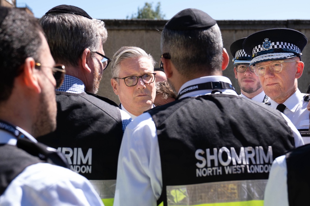 Sir Keir Starmer and Metropolitan Police commissioner Sir Mark Rowley meet first-responders from Shomrim North West London during a visit to Golders Green (PA)