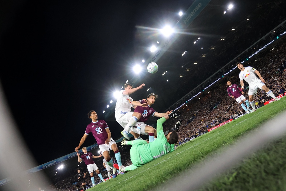 Dominic-Calvert Lewin scores Leeds' third goal in the victory (Getty)