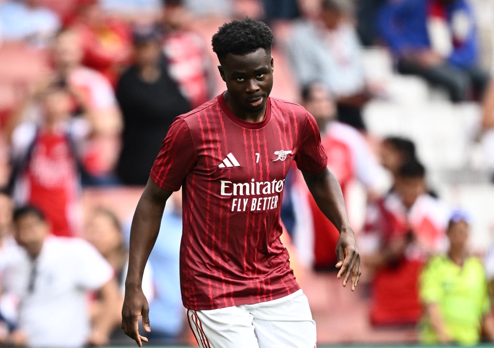 Bukayo Saka warms up (Reuters)
