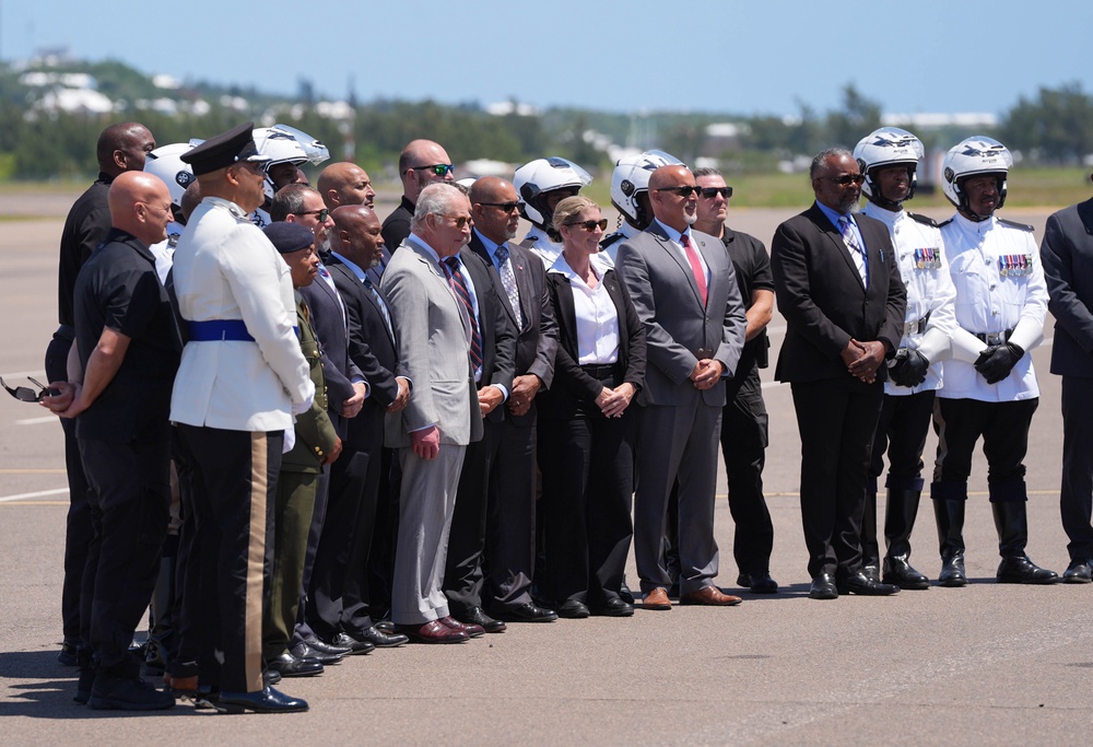 Charles has a group photo taken with his security team (Yui Mok/PA) (PA Wire)