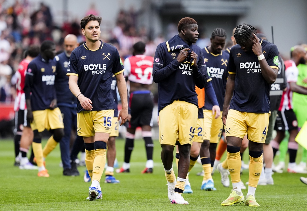 Konstantinos Mavropanos (left) looks dejected with team-mates (Nick Potts/PA) (PA Wire)