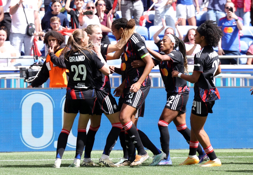 Lyon celebrated their success (Getty)