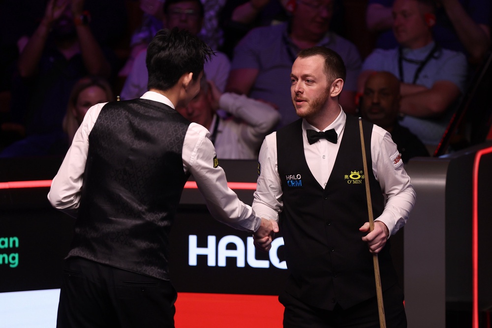 Allen graciously congratulated Wu Yize on his victory (Getty)