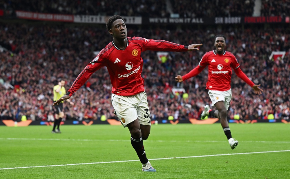 Liverpool made a poor start and fell apart late on against Manchester United, continuing two worrying trends (Getty)