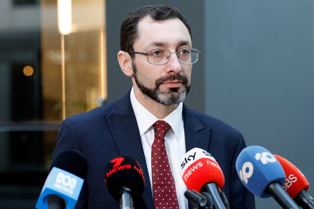 Rabbi Dr Benjamin Elton, Chief Minister of the Great Synagogue, speaks to the press after the first hearing block of the Royal Commission on Antisemitism and Social Cohesion in Sydney, Australia, 4 May 2026 (Reuters)