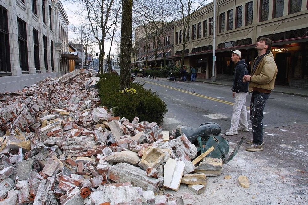 Saving up an emergency fund is a smart way to protect your finances from crumbling because of a big and unexpected expense (AFP via Getty Images)