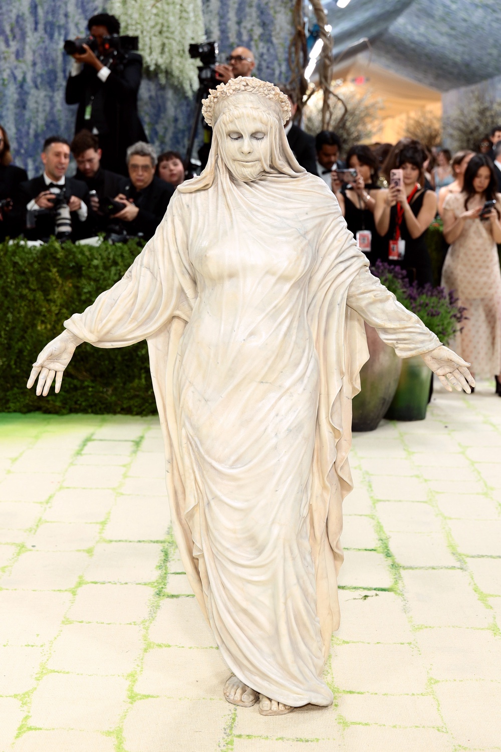 You’d expect nothing less from the queen of costumes! (Getty Images for The Met Museum)