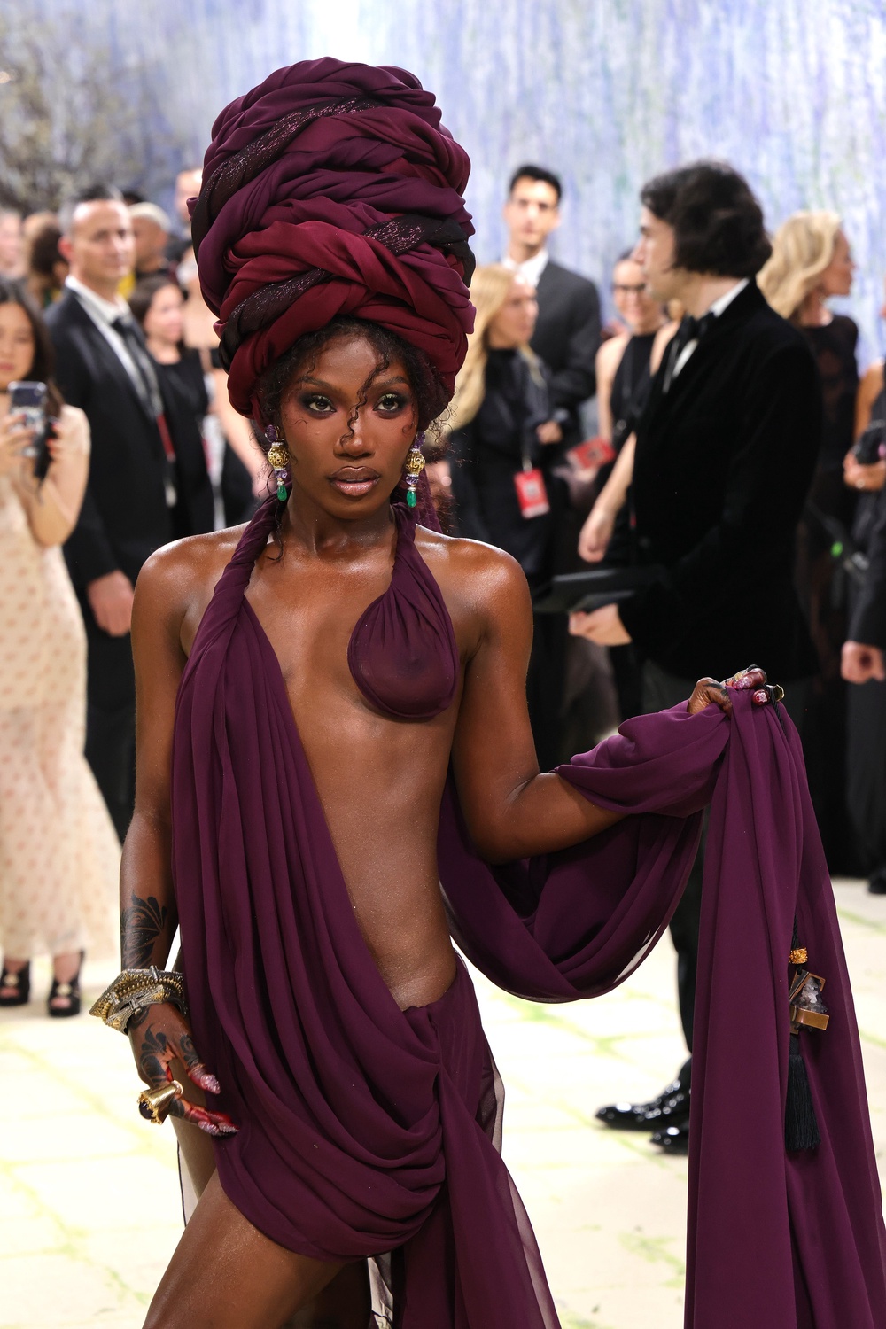 Doechii arrived on the carpet with the fabric draped over her head before revealing her full outfit (Getty)