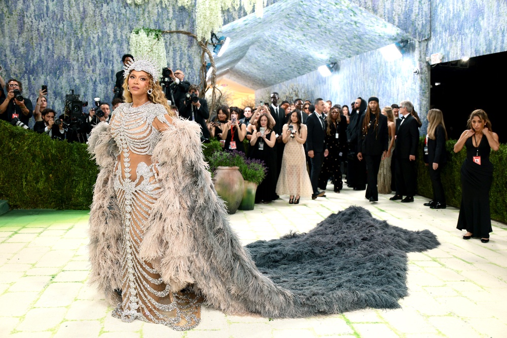 The queen is back! Beyoncé interpreted the anatomical aspect of this year’s ‘Fashion is Art’ theme (Getty)