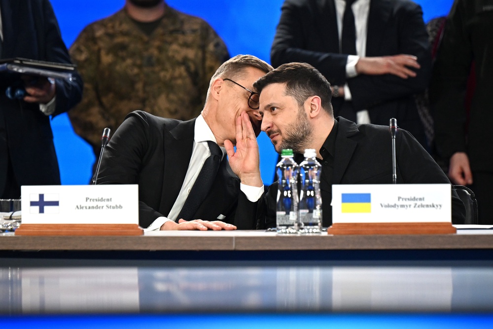 President of Finland Alexander Stubb speaks with Ukrainian president Volodymyr Zelensky as they attend a Coalition of the Willing meeting with European leaders in Kyiv (Getty)