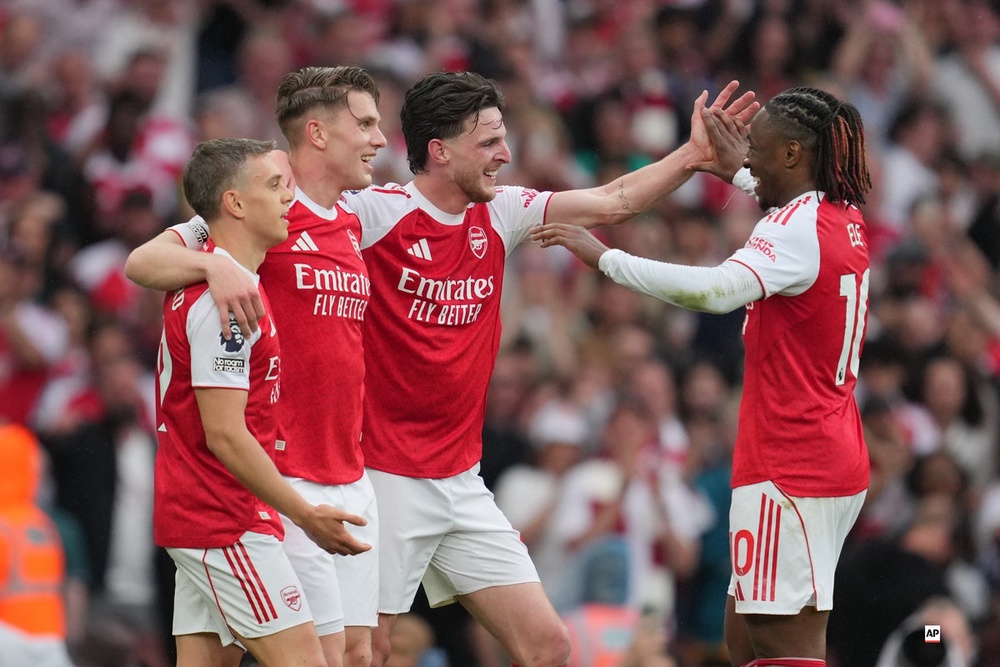 Image from: West Ham v Arsenal LIVE: Trossard scores huge goal after crucial Raya save in tense Premier League clash