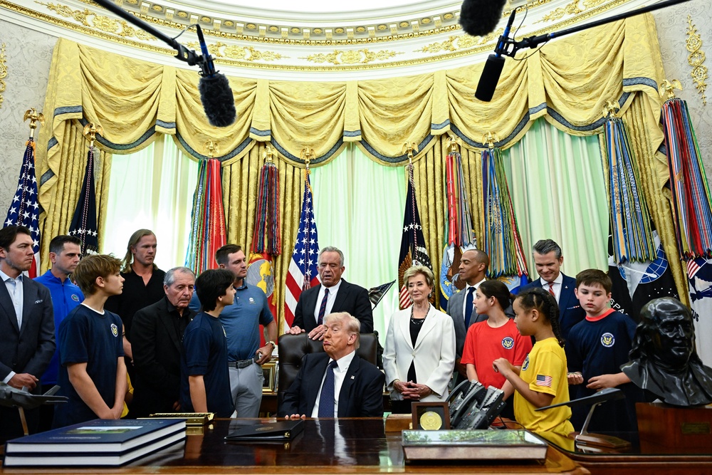 Trump surrounded by officials and students during an event to sign a proclamation restoring the Presidential Fitness Test (AFP/Getty)