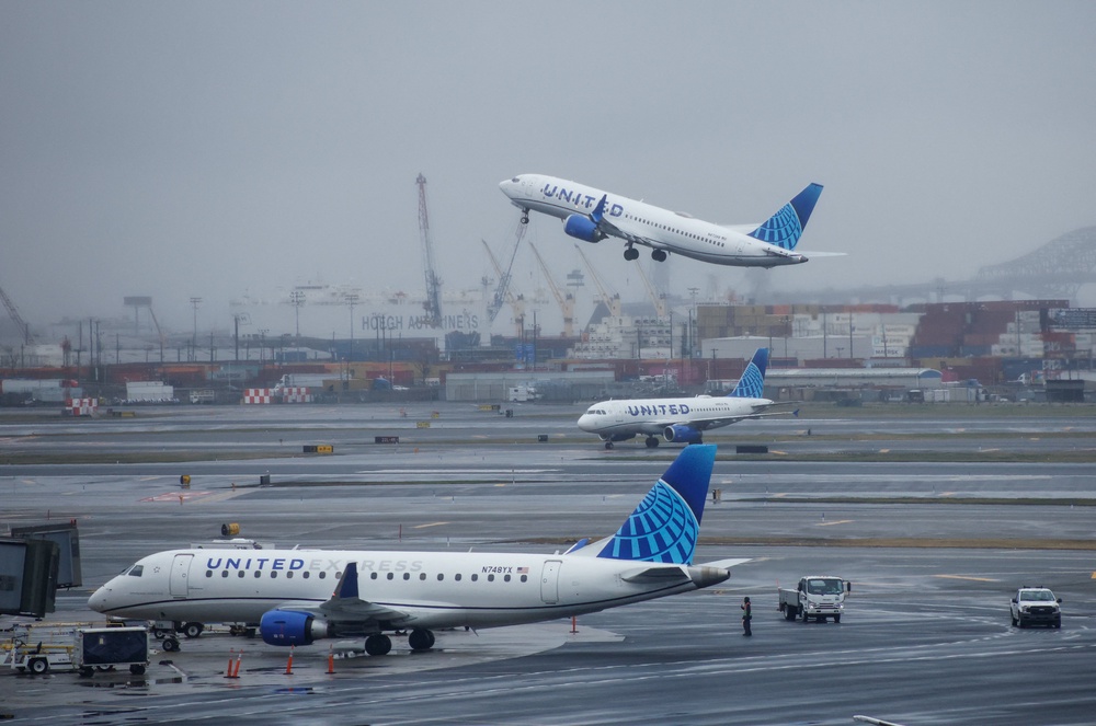 Newark, which borders the New Jersey Turnpike, is considered one of the more challenging U.S. airports at which to land safely, aviation experts say (AFP/Getty)