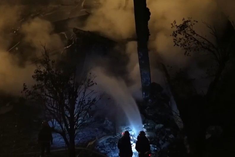 More than 500 rescuers were dispatched to the factory after the explosion (New China)
