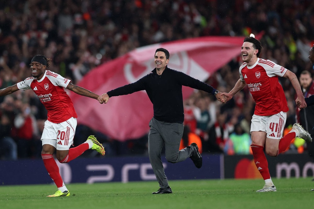 Image from: West Ham v Arsenal LIVE: Trossard scores huge goal after crucial Raya save in tense Premier League clash
