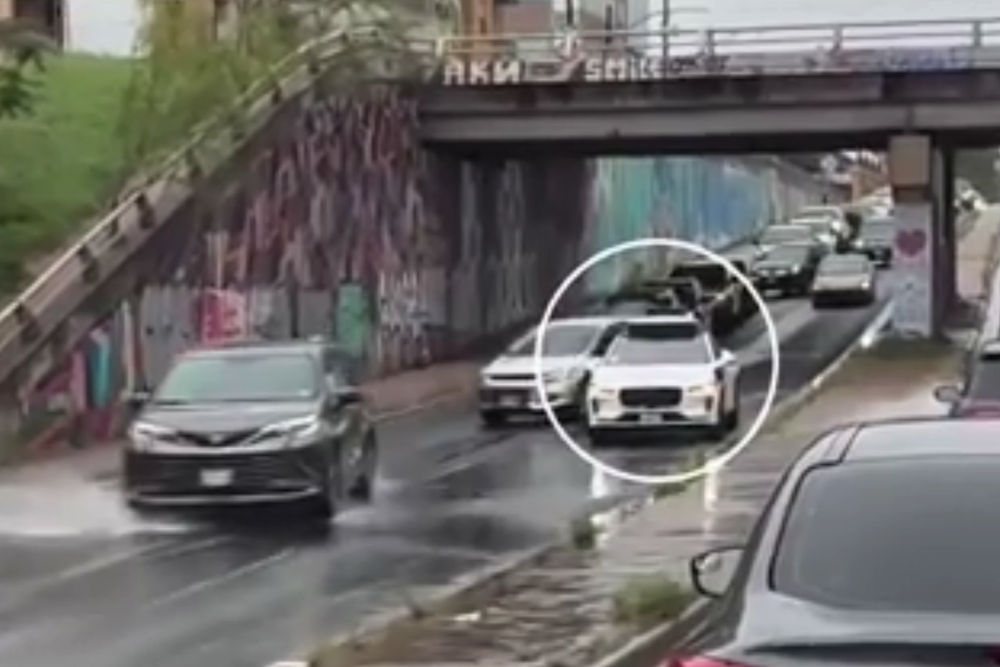 A Waymo driverless taxi was filmed stuck at a puddle in Austin, Texas, on 1 May 2026 (Dani Tristan)