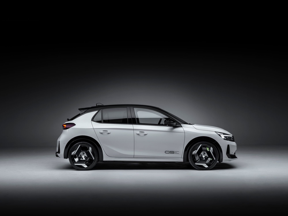 The new Corsa GSE joins the Mokka GSE in Vauxhall's new electric hot hatch line-up (Vauxhall)