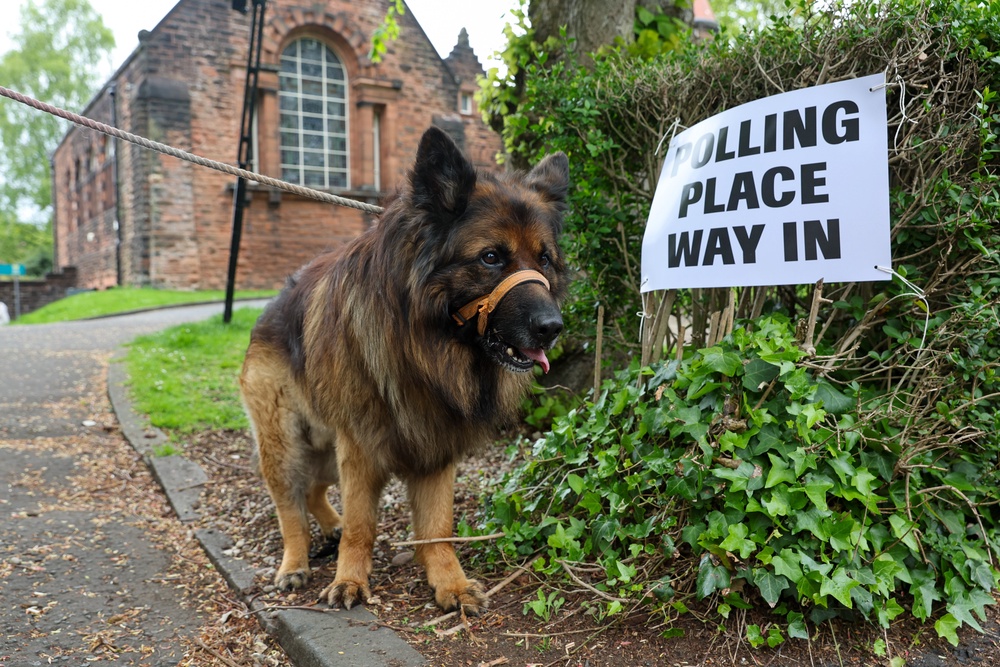 A dog waits outside a polling station as voters cast their ballots at Pollokshields Burgh Hall (Getty)