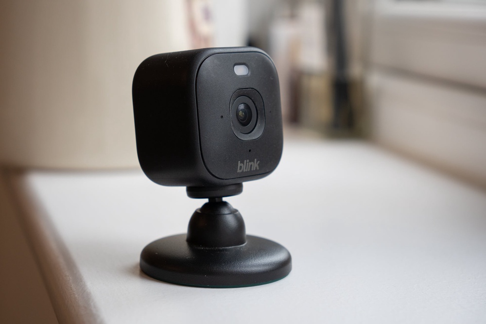 The USB-powered Blink Mini 2K+ indoor camera costs £40 (The Independent / Alistair Charlton)