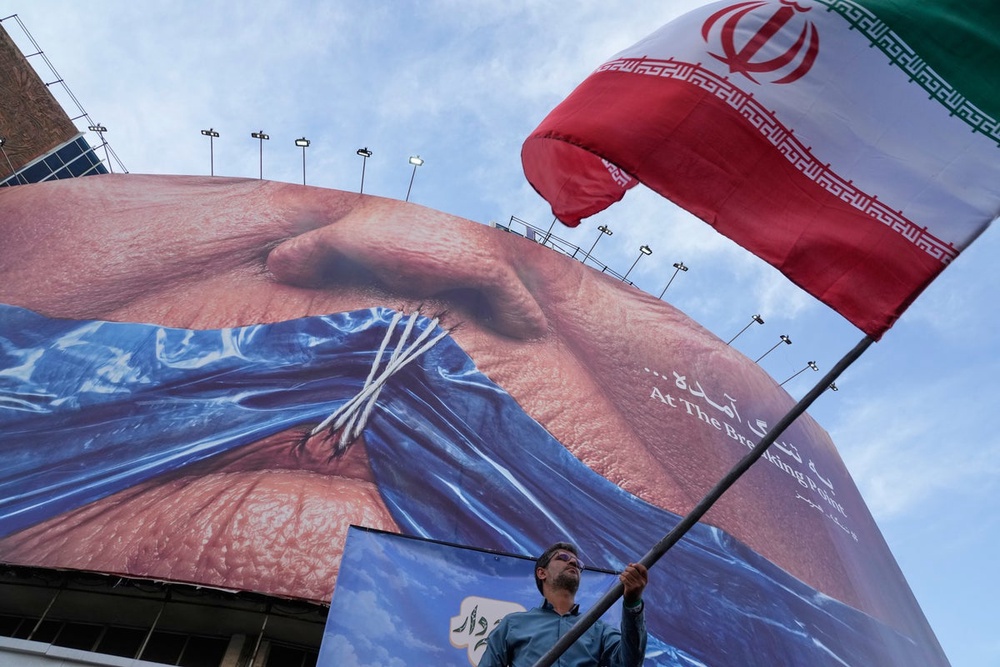 Image from: Iran-US war latest: Trump threatens to knock out Tehran ‘more violently’ if peace deal not signed following attacks in Strait of Hormuz
