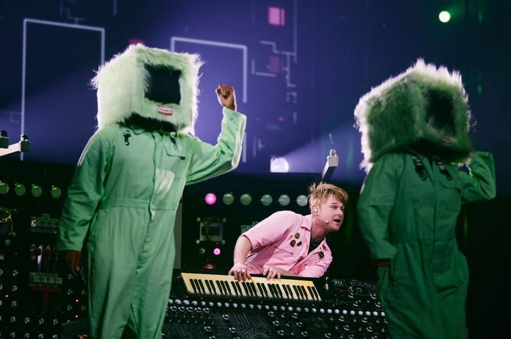 The UK's entry, Look Mum No Computer, during rehearsals in Vienna (BBC)