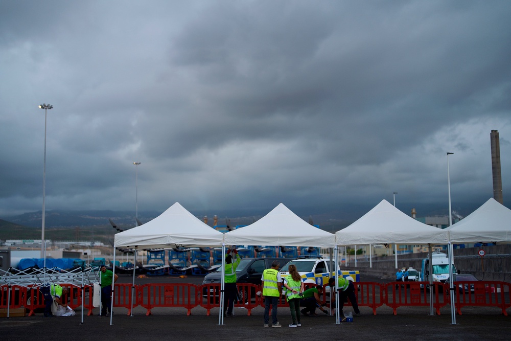 Workers set up temporary shelters in the area where passengers from the MV Hondius cruise ship are expected to arrive in Tenerife (Manu Fernandez/AP) (AP)