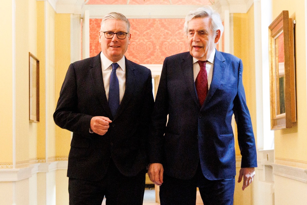 Keir Starmer (left) with Gordon Brown (Simon Dawson)