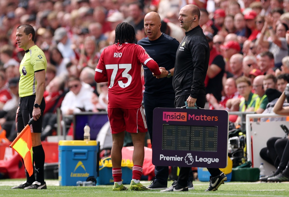 Liverpool fans booed Arne Slot's decision to substitute Rio Ngumoha against Chelsea (Getty)