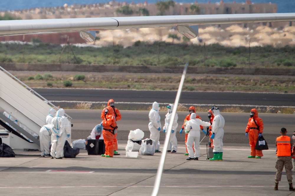 Spanish evacuees board a flight out of Tenerife (AFP/Getty)
