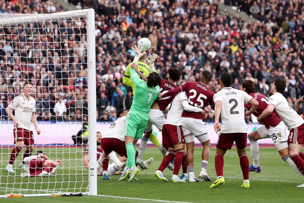Image from: Man City v Crystal Palace LIVE: Hosts secure dominant win to keep Premier League title race alive