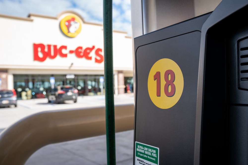 Many Buc-ee’s stores are more than 75,000 square feet and operate 120 gas pumps (Getty/iStock)