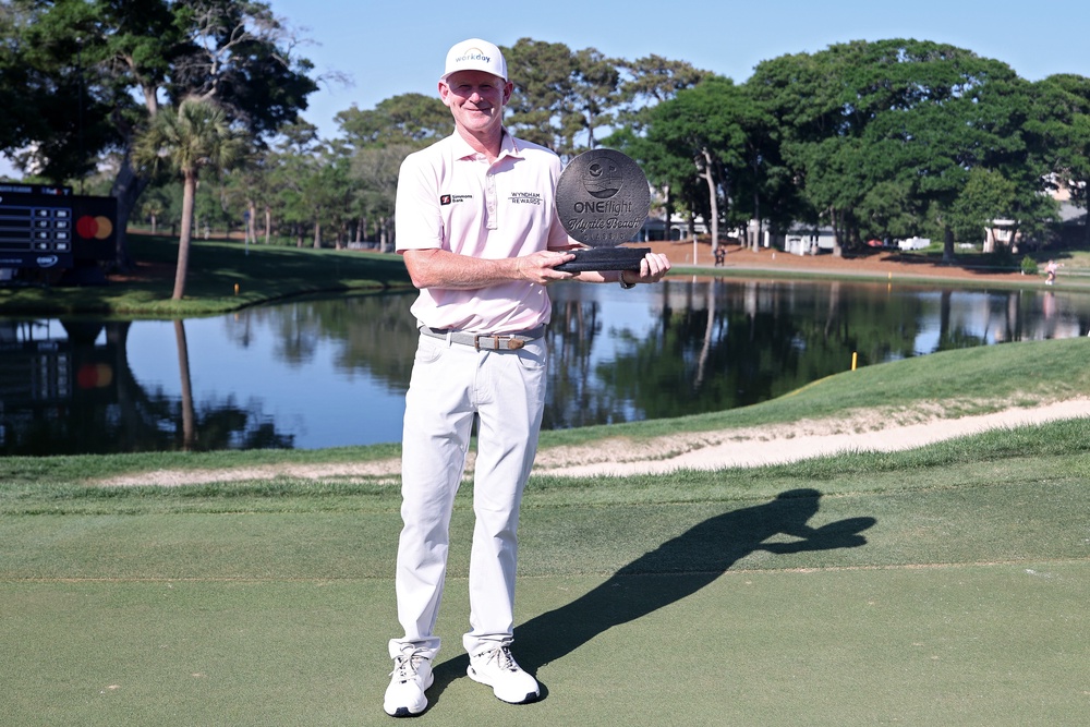 Veteran Brandt Snedeker secured his first PGA Tour title in eight years (Getty)