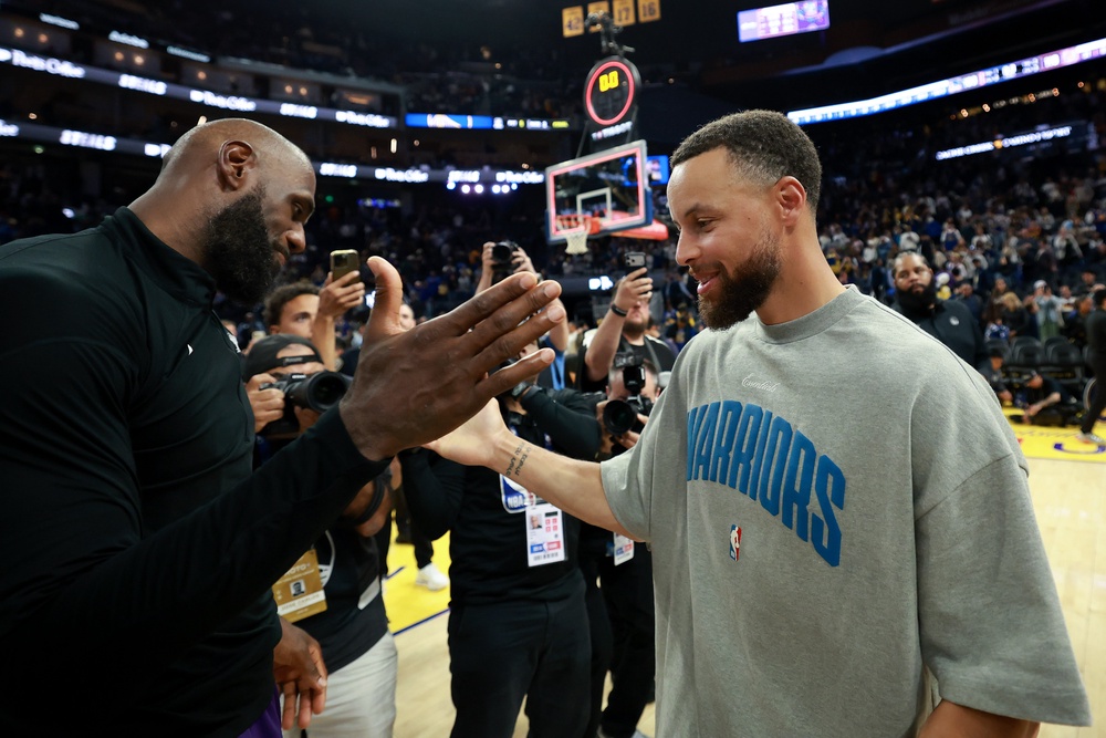 James could look to team up with Stephen Curry (Getty)