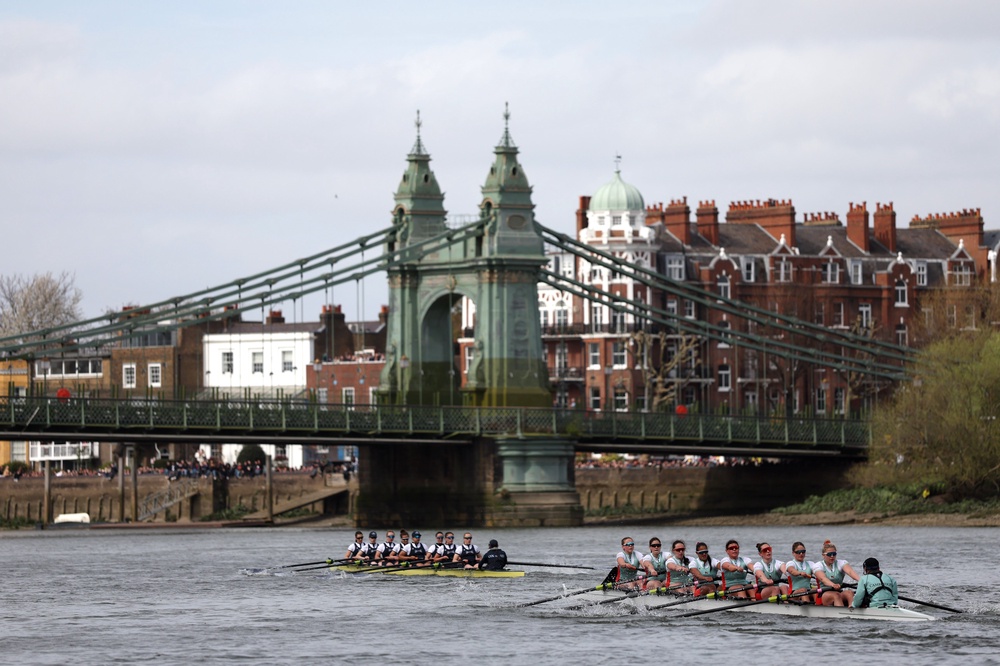 Hammersmith Bridge pictured in the background of the Women's Boat Race 2026 (Getty)