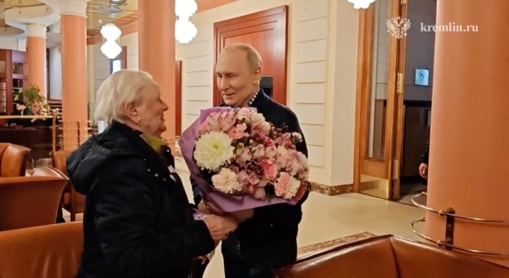 Putin meets his former schoolteacher Vera Gurevich (Reuters)