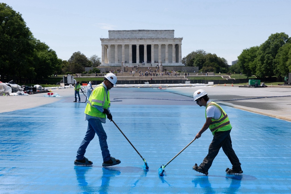 ‘The choice of American Flag Blue will enhance the visitor experience by making the pool reflect the grand Lincoln Memorial and Washington Monument,’ an Interior Department spokesperson previously told The Independent (X, @SecretaryBurgum)