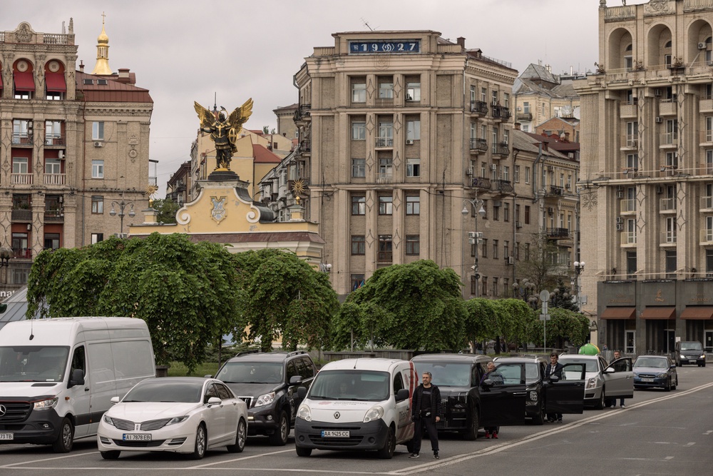 Kyiv motorists stop their cars and observe a one-minute silence daily at 9am to honour soldiers killed in the Russia-Ukraine war (Getty)