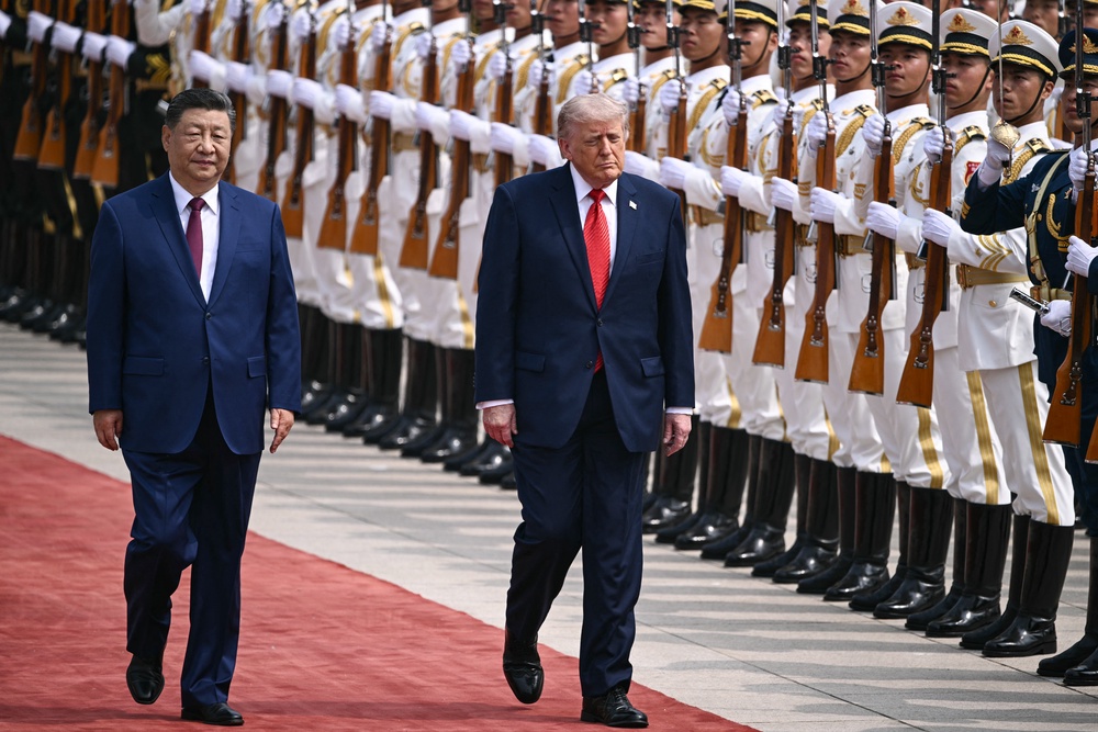 US President Donald Trump (R) and China's President Xi Jinping inspect a guard of honour during a welcome ceremony at the Great Hall of the People (AFP/Getty)
