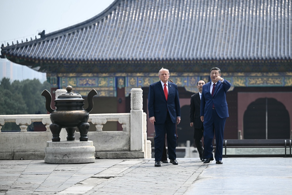 China's President Xi Jinping (R) and US President Donald Trump visit the Temple of Heaven (Getty)