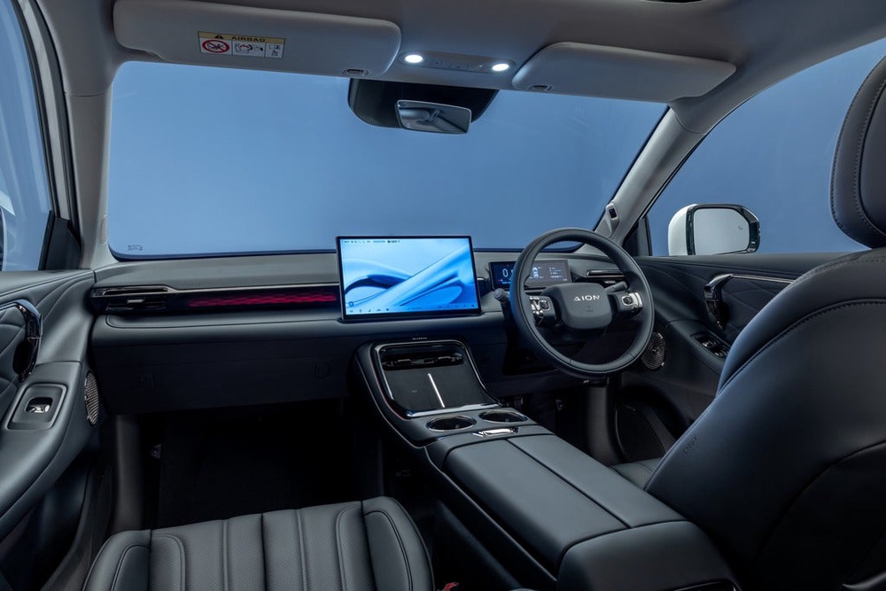 The Aion V is also available with a black interior (Aion)