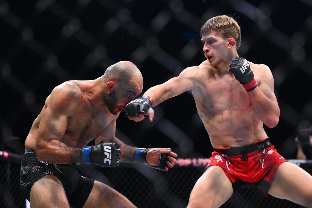 Allen during his most-recent win, a decision against Giga Chikadze in 2024 (Getty)