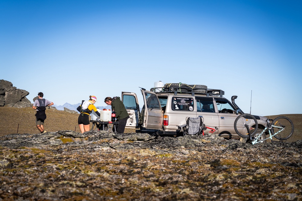 The aid and water refill station at the highest point of the race – a welcome sight (@diegoxbelli)