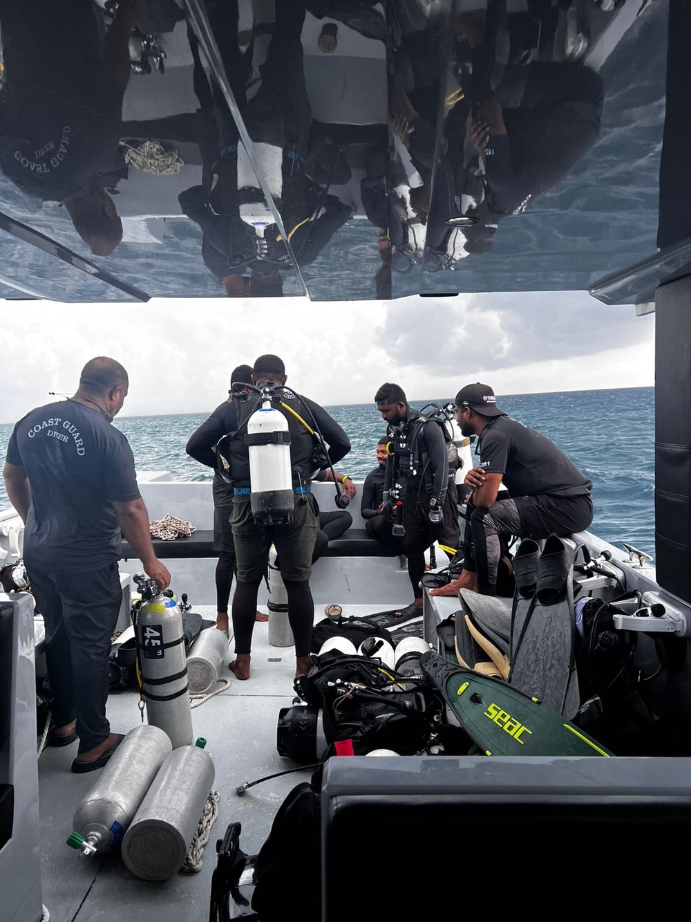 Divers preparing to search for the four missing Italian divers near Alimathaa Island, Maldives (AP)