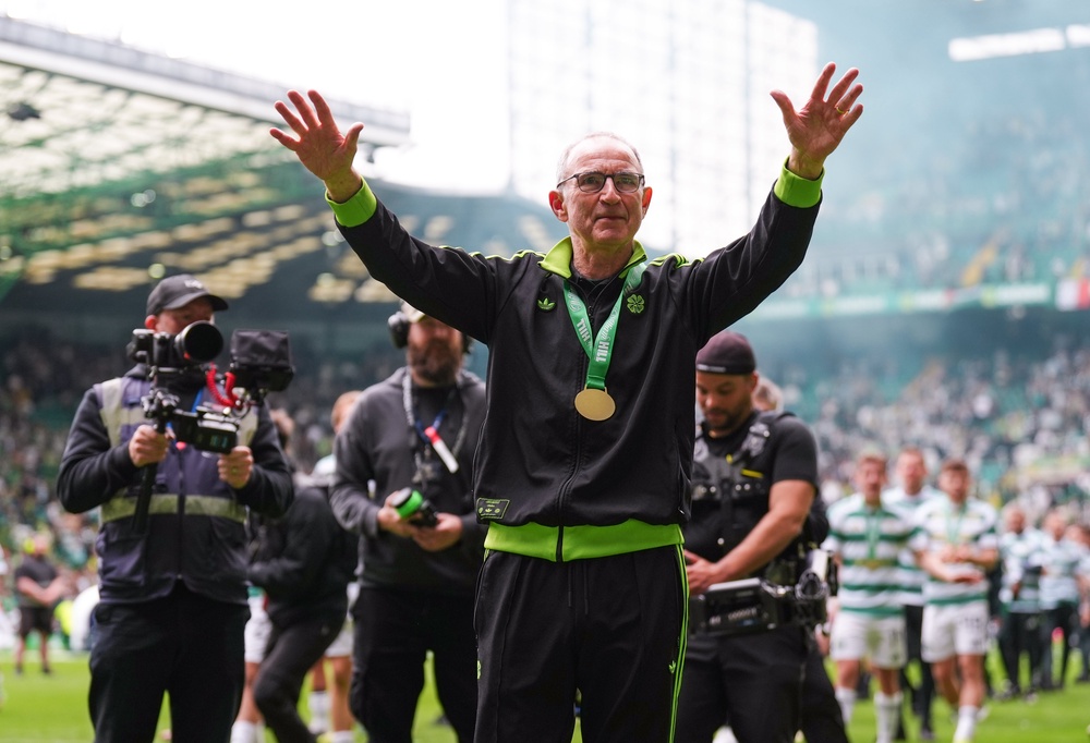 Martin O’Neill waves to supporters after clinching another title for Celtic (Andrew Milligan/PA) (PA Wire)
